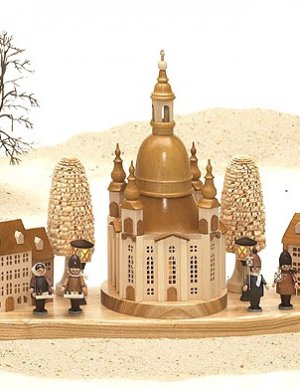 Dredner Frauenkirche mit Häuser