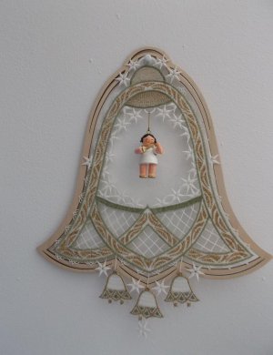 Fensterbild, Plauener Spitze, Glocke im Rahmen ** Neu 2016 **