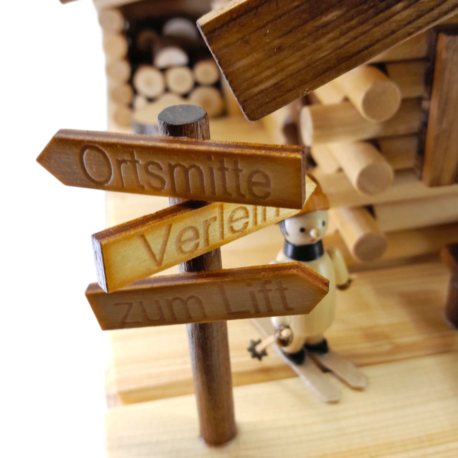 Räucher- Lichterhaus Skihütte mit Skifahrer – Bild 3