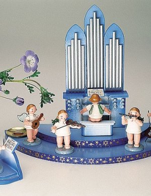 Engel an der Orgel