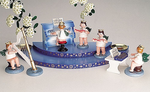 Engel sitzend mit Zither und Krone