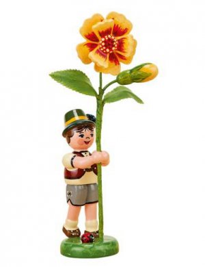 Blumenkind Junge mit Tagetes