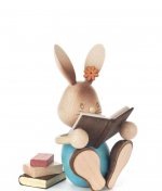 Osterhase Stupsi mit Büchern