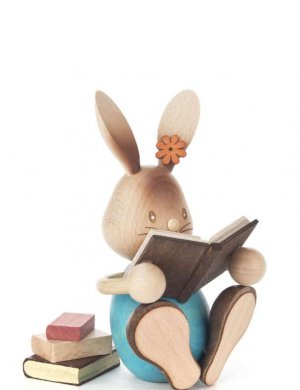 Osterhase Stupsi mit Büchern