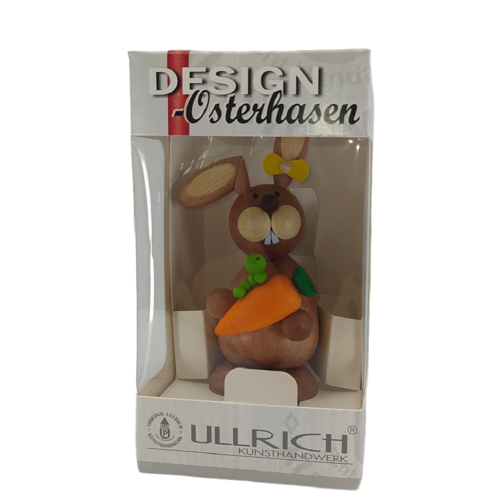 Osterhäsin stehend mit Möhre und Raupe