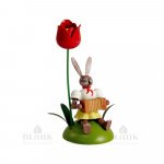 Blank Osterhase sitzend mit Tulpe und Harmonika