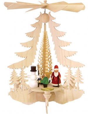 Pyramide mit Weihnachtsfiguren