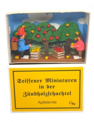 Zündholzschachtel - Apfelernte