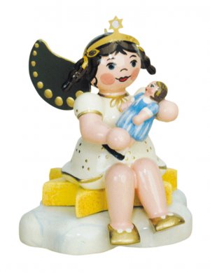 Hubrig Engel mit Puppe, sitzend