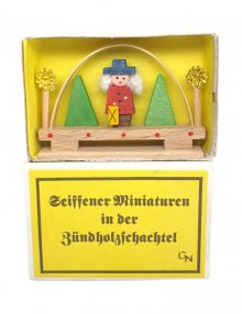 Miniatur Zündholzschachtel Wollstübel  B= x H=ca 5,5 cmx4 cm NEU Erzgebirge 