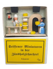 Zündholzschachtel Käse-Laden BxH 55x40mm NEU Miniatur Weihnachtsfigur Holzfigur 