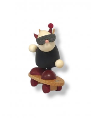 Figur mit Herz, Gustav auf Skateboard