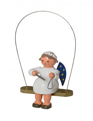 756-69-Engel auf Schaukeln mit Triangel-WEB1000x1000