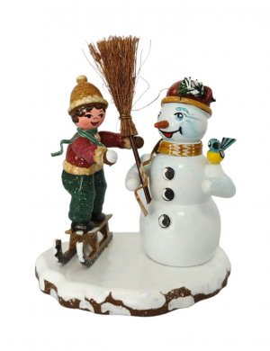 Hubrig Winterkind - Junge mit Schneemann