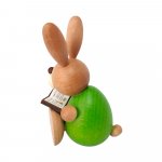 Osterhase sitzend mit Buch