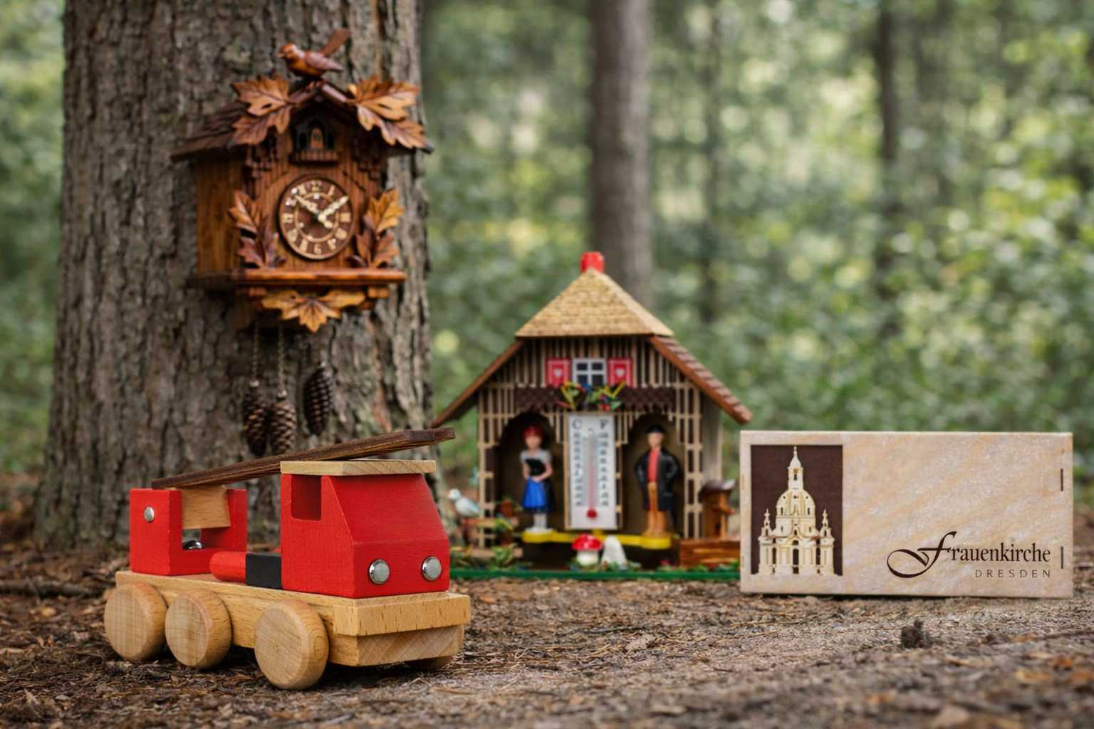 Kategoriebild Ganzjahres Artikel mit Wetterhaus, Kuckucksuhr, Karte und Feuerwerhauto