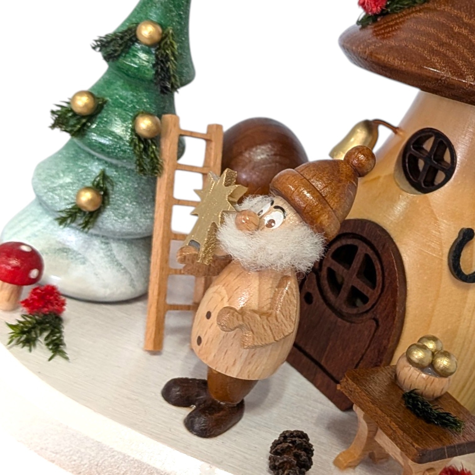 Räucherfigur Pilzhaus Lumi der Baumschmückwichtel